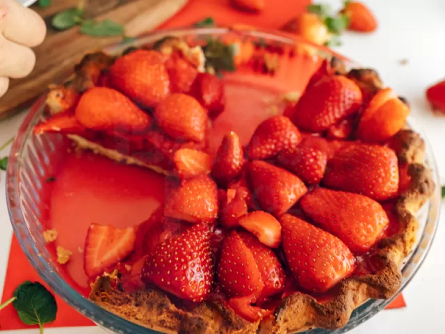 Make your own strawberry pie